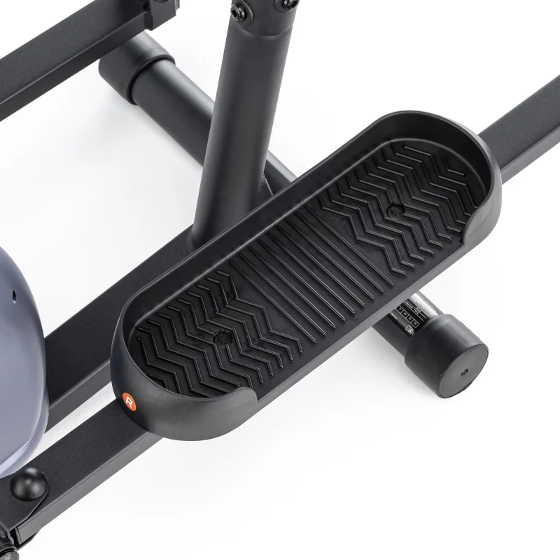 БОРТИКИ И АНТИСКОЛЬЗЯЩЕЕ ПОКРЫТИЕ ПЕДАЛЕЙ ОБЕСПЕЧИВАЮТ БЕЗОПАСНОСТЬ 