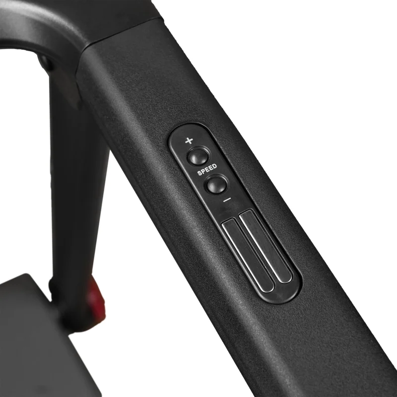 Широкие поручни с датчиками пульса и быстрыми кнопками управления дорожкой